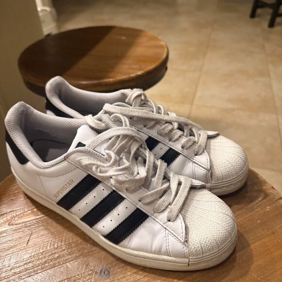 Adidas Superstars Size 8 - Picture 2 of 2